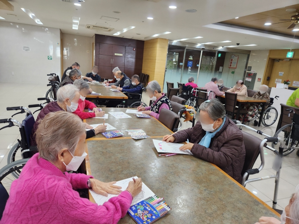효도로 대학 <손발톱 꾸미기>