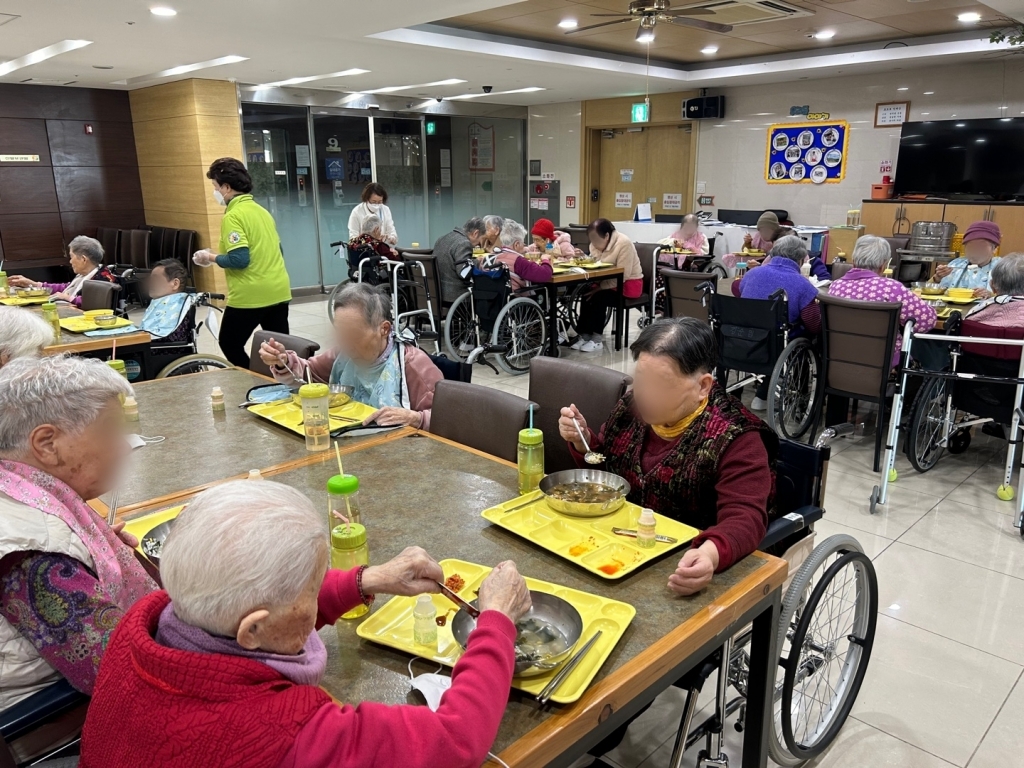 특식데이(굴국밥)